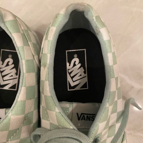 Green and white size 10 women’s sneakers - Picture 2 of 7